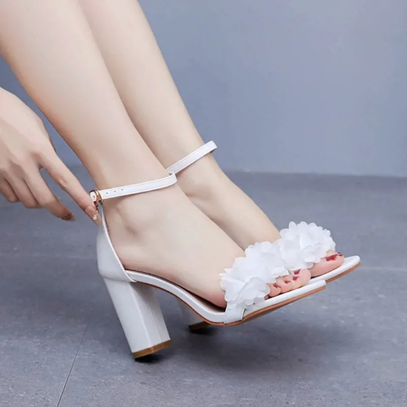 Lady Round Head Square Heel Thick Heel Shoes. Shallow Mouth.