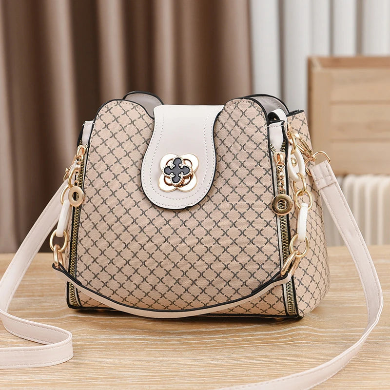 Single Shoulder Straddle Purse.