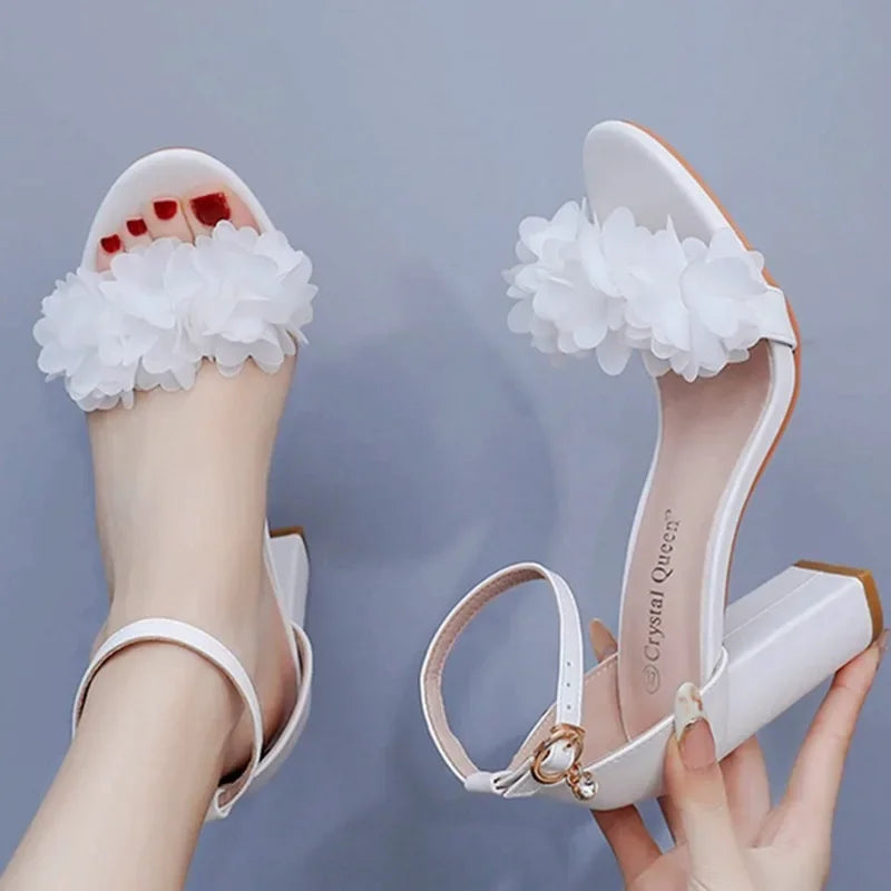 Lady Round Head Square Heel Thick Heel Shoes. Shallow Mouth.