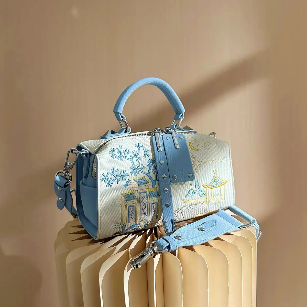 Light luxury  women's handbag