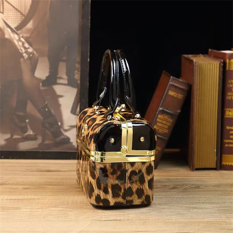 New minimalist and fashionable small handbag,  high-end carriage crossbody bag, portable box bag  Fashion Crossbody Bags Ladies' - BLAKESTORE-NG