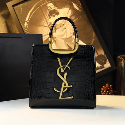 High-grade light luxury handbag.