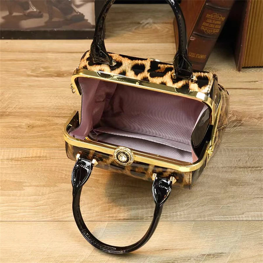 New minimalist and fashionable small handbag,  high-end carriage crossbody bag, portable box bag  Fashion Crossbody Bags Ladies' - BLAKESTORE-NG