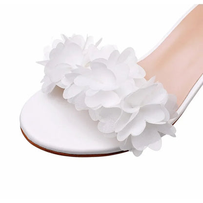 Lady Round Head Square Heel Thick Heel Shoes. Shallow Mouth.