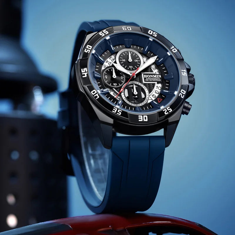 Unisex men’s watch with silicone strap.