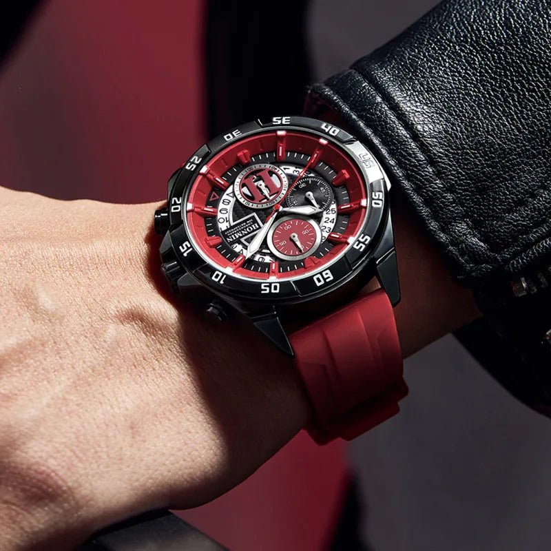 Unisex men’s watch with silicone strap.